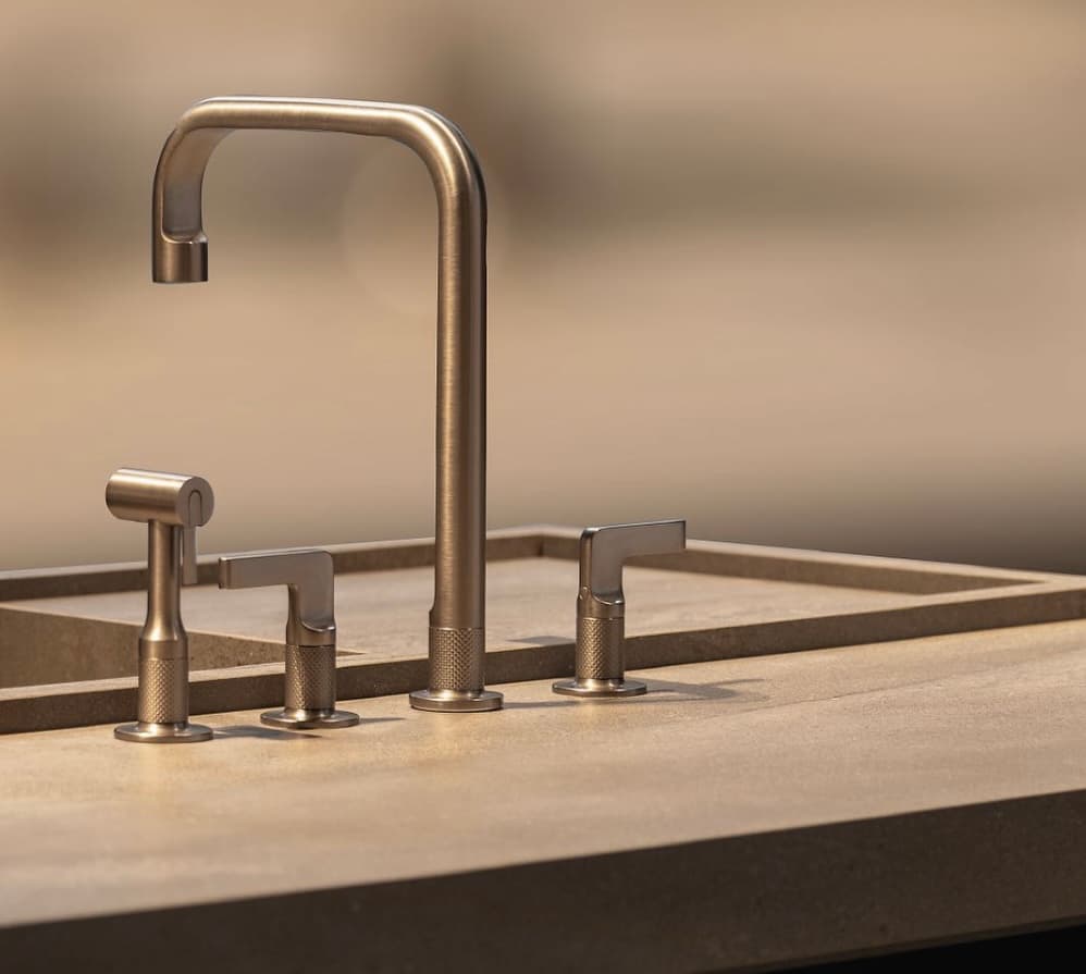 Proceso artesanal de elaboración de lavabo de porcelánico